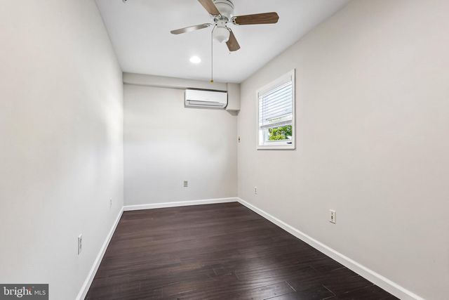 70 VILLAGE LN, Levittown, PA 19054