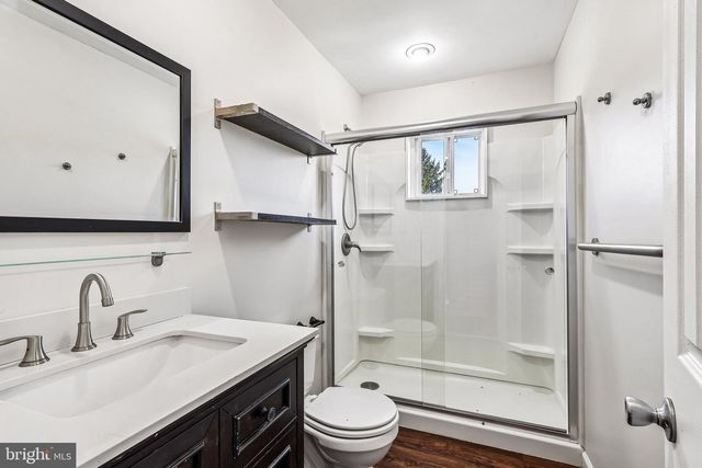 70 VILLAGE LN, Levittown, PA 19054