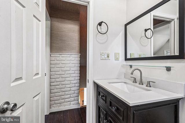 70 VILLAGE LN, Levittown, PA 19054