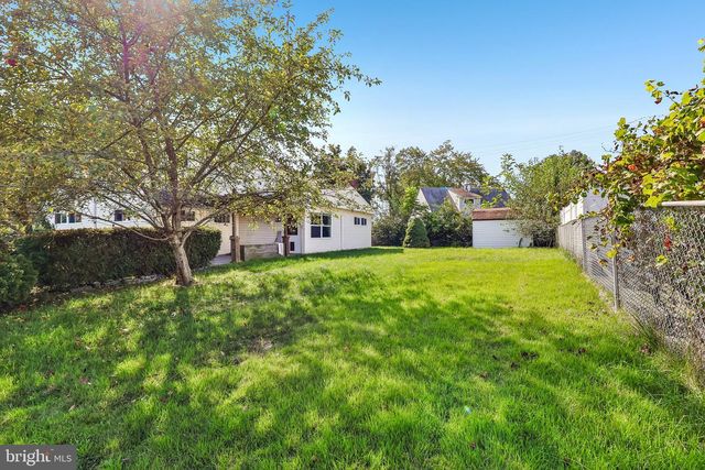 70 VILLAGE LN, Levittown, PA 19054