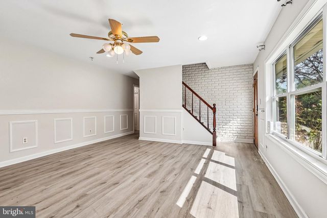 70 VILLAGE LN, Levittown, PA 19054