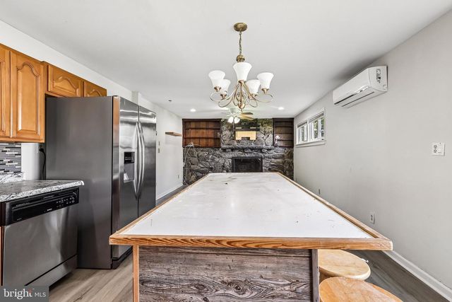 70 VILLAGE LN, Levittown, PA 19054