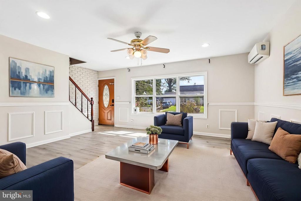 70 VILLAGE LN, LEVITTOWN, PA 19054 — photo 4