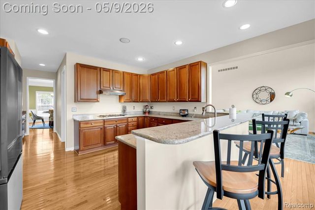3881 High Grove Way, Lake Orion, MI 48360