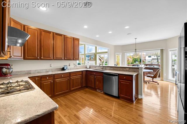 3881 High Grove Way, Lake Orion, MI 48360