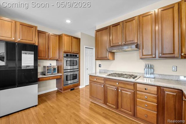 3881 High Grove Way, Lake Orion, MI 48360