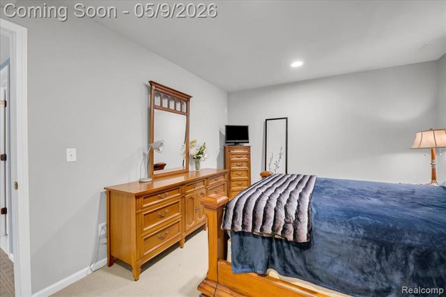 3881 High Grove Way, Lake Orion, MI 48360