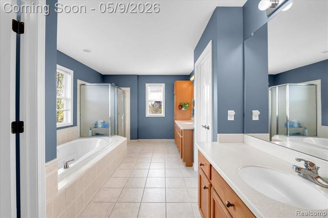 3881 High Grove Way, Lake Orion, MI 48360