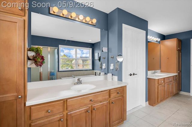 3881 High Grove Way, Lake Orion, MI 48360