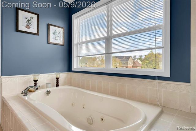 3881 High Grove Way, Lake Orion, MI 48360