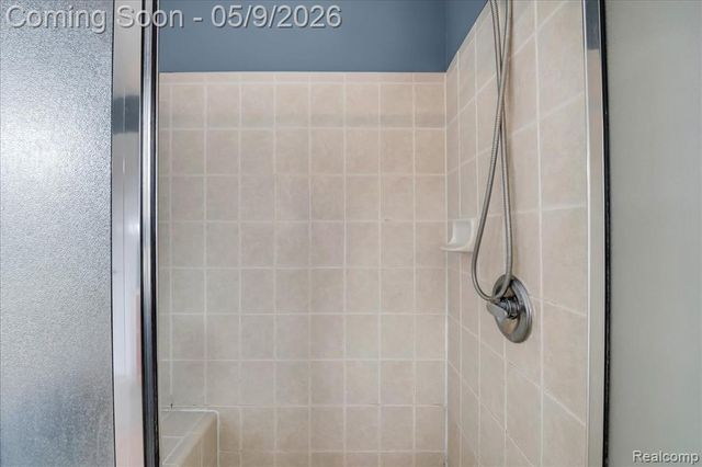 3881 High Grove Way, Lake Orion, MI 48360