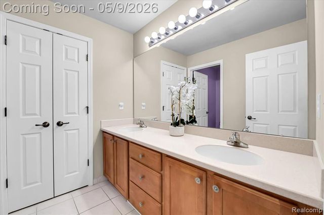 3881 High Grove Way, Lake Orion, MI 48360