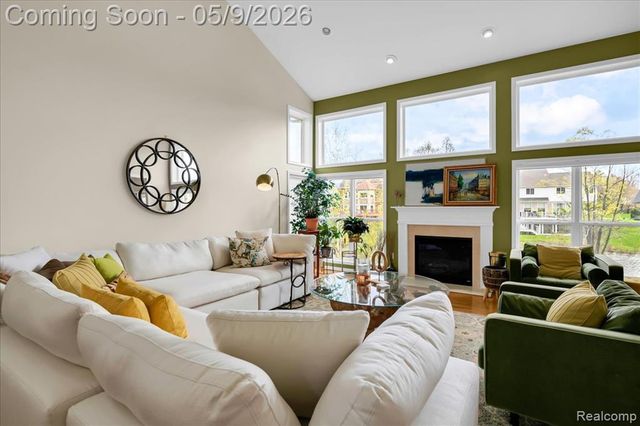 3881 High Grove Way, Lake Orion, MI 48360