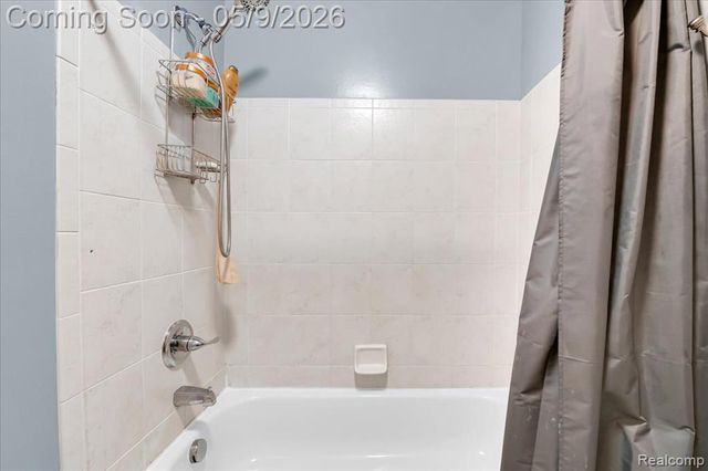3881 High Grove Way, Lake Orion, MI 48360