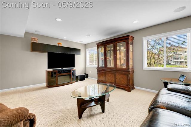 3881 High Grove Way, Lake Orion, MI 48360