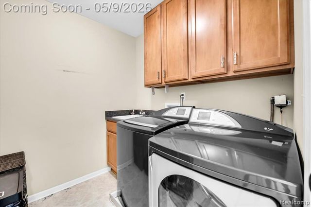 3881 High Grove Way, Lake Orion, MI 48360