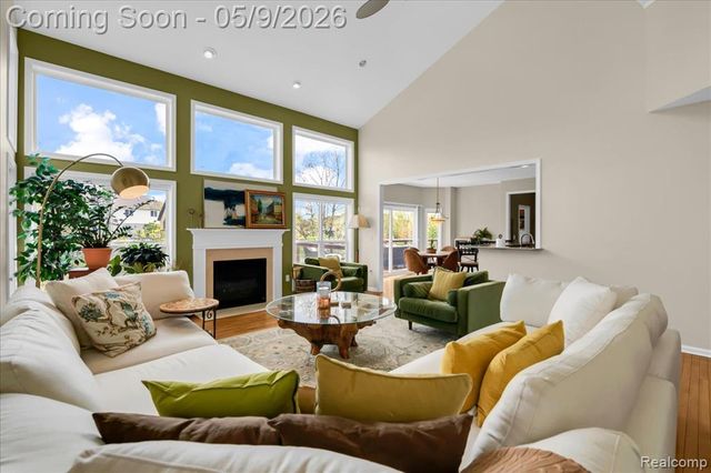 3881 High Grove Way, Lake Orion, MI 48360