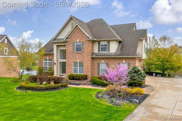 3881 High Grove Way, Lake Orion, MI 48360