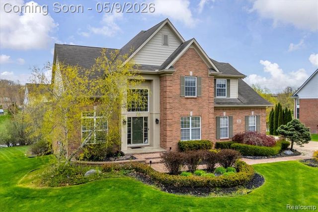 3881 High Grove Way, Lake Orion, MI 48360