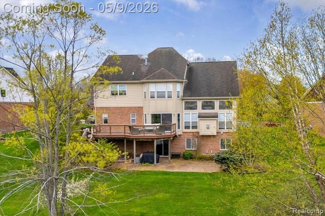3881 High Grove Way, Lake Orion, MI 48360