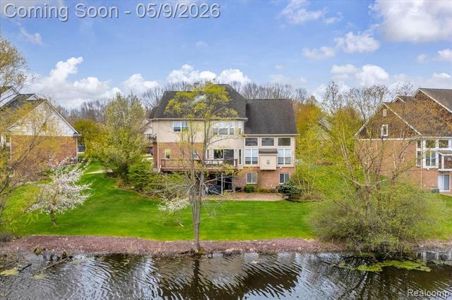 3881 High Grove Way, Lake Orion, MI 48360