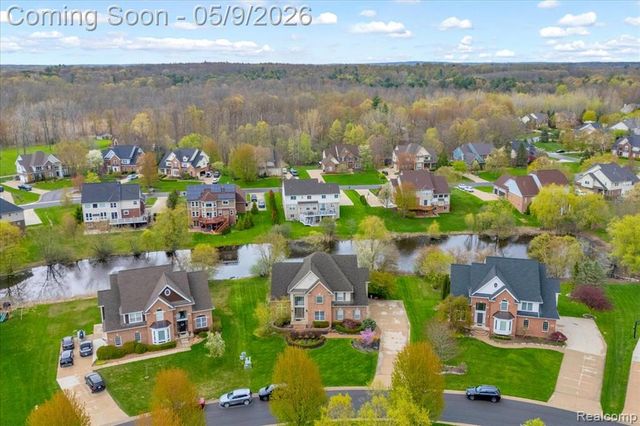 3881 High Grove Way, Lake Orion, MI 48360