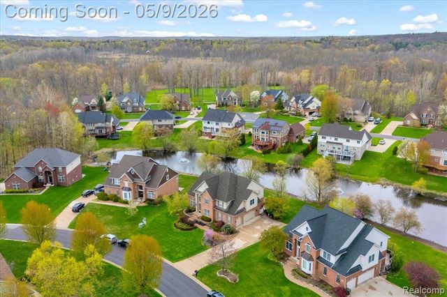 3881 High Grove Way, Lake Orion, MI 48360