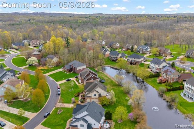 3881 High Grove Way, Lake Orion, MI 48360