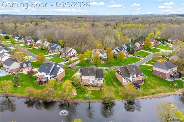 3881 High Grove Way, Lake Orion, MI 48360