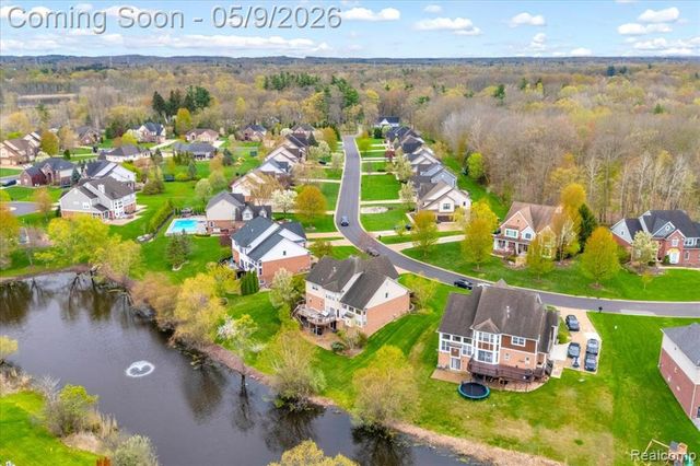 3881 High Grove Way, Lake Orion, MI 48360