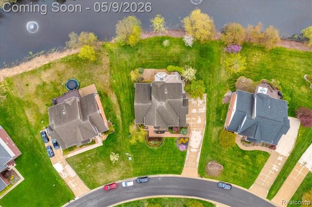 3881 High Grove Way, Lake Orion, MI 48360