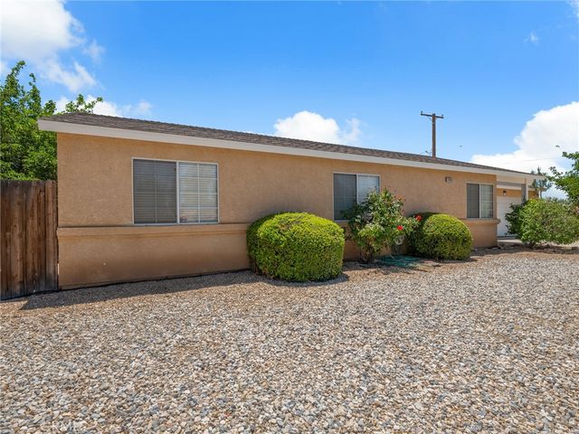 21693 Wren, Apple Valley, CA 92308