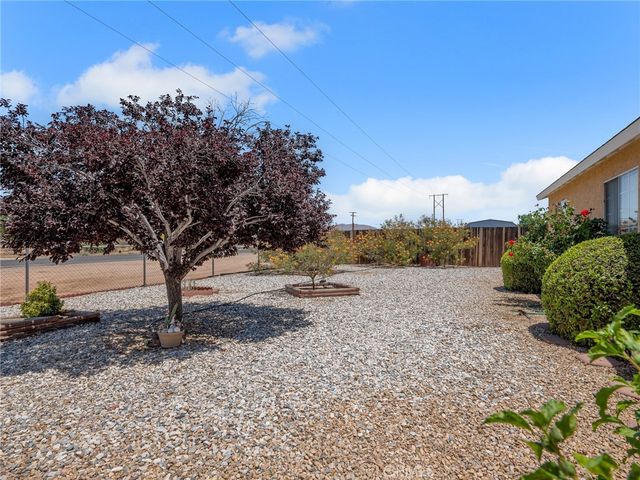 21693 Wren, Apple Valley, CA 92308