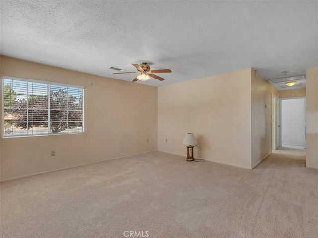 21693 Wren, Apple Valley, CA 92308
