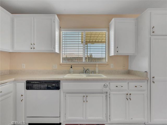 21693 Wren, Apple Valley, CA 92308