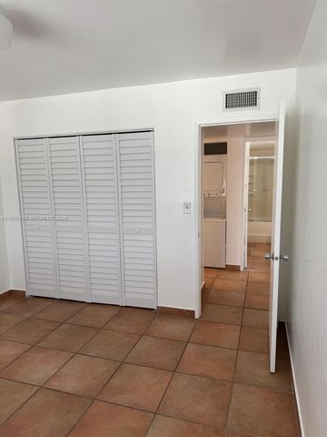 5731 NW 37th St 407, Virginia Gardens, FL 33166