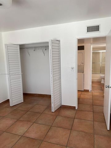 5731 NW 37th St 407, Virginia Gardens, FL 33166