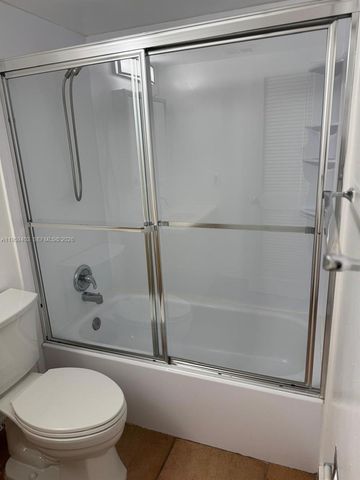 5731 NW 37th St 407, Virginia Gardens, FL 33166