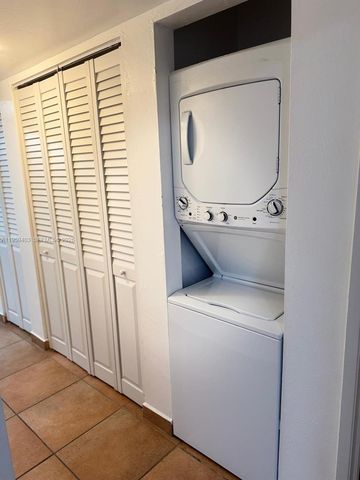 5731 NW 37th St 407, Virginia Gardens, FL 33166