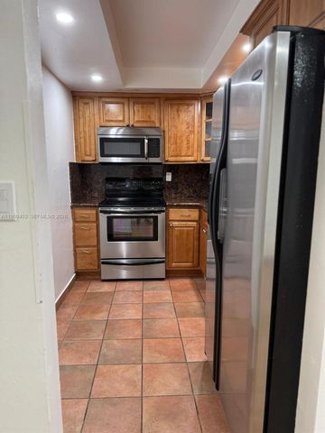 5731 NW 37th St 407, Virginia Gardens, FL 33166