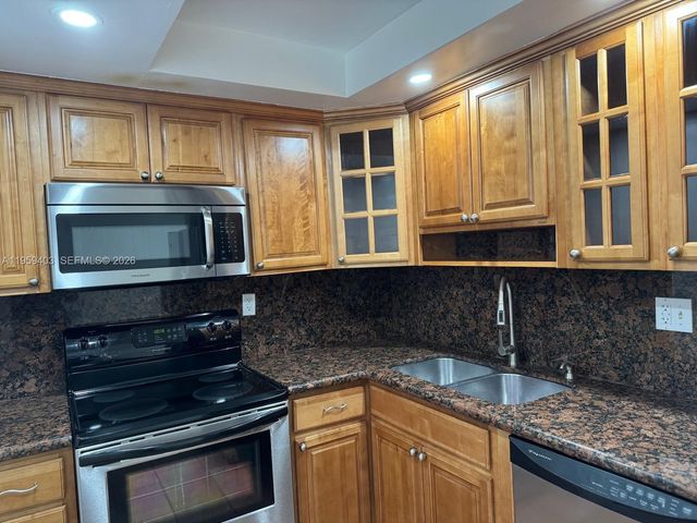 5731 NW 37th St 407, Virginia Gardens, FL 33166