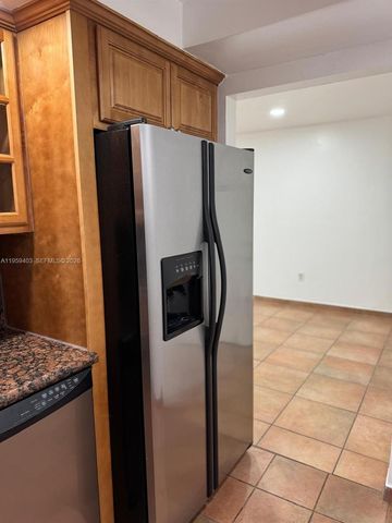 5731 NW 37th St 407, Virginia Gardens, FL 33166