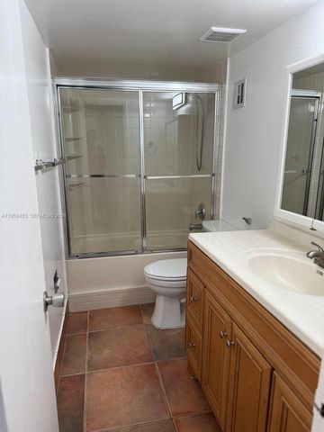 5731 NW 37th St 407, Virginia Gardens, FL 33166