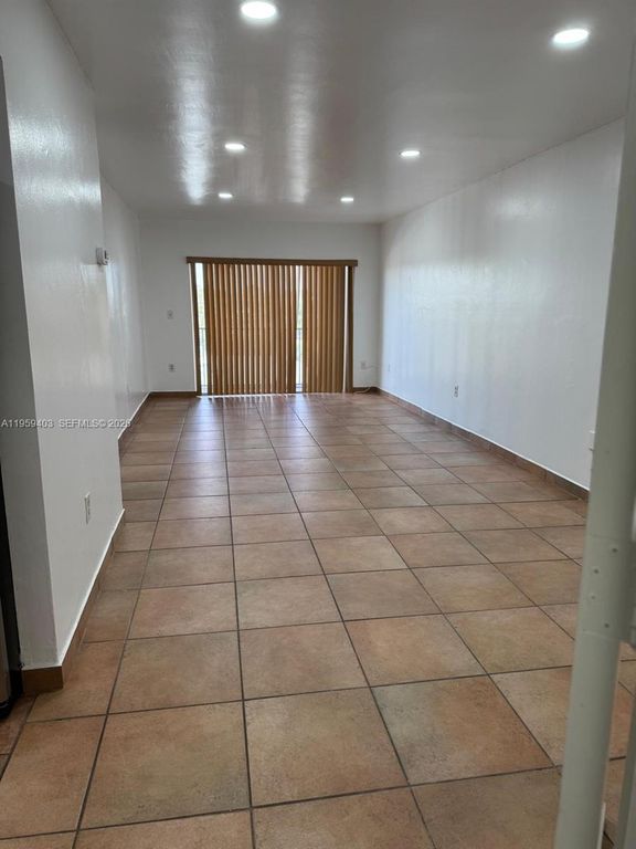 5731 NW 37th St 407, Virginia Gardens, FL 33166