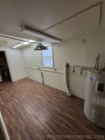 222 SE 3rd Street, Pryor, OK 74361