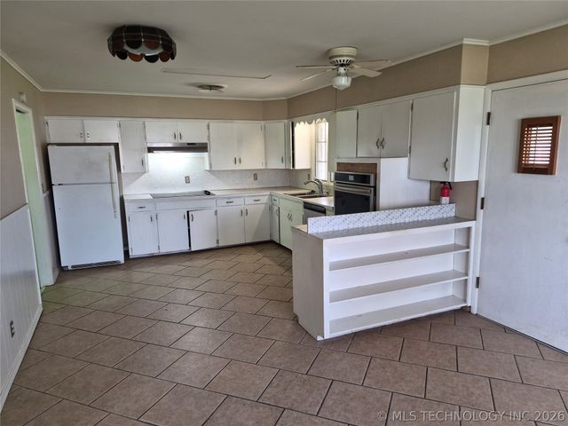 222 SE 3rd Street, Pryor, OK 74361