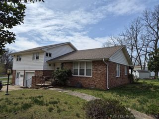 222 SE 3rd, Pryor, OK 74361