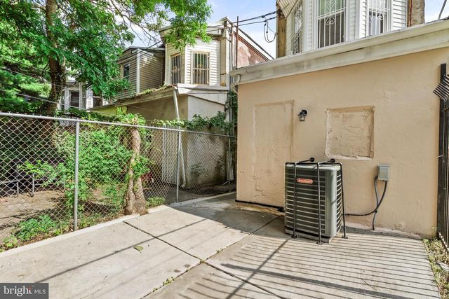 1833 FONTAIN ST, Philadelphia, PA 19121