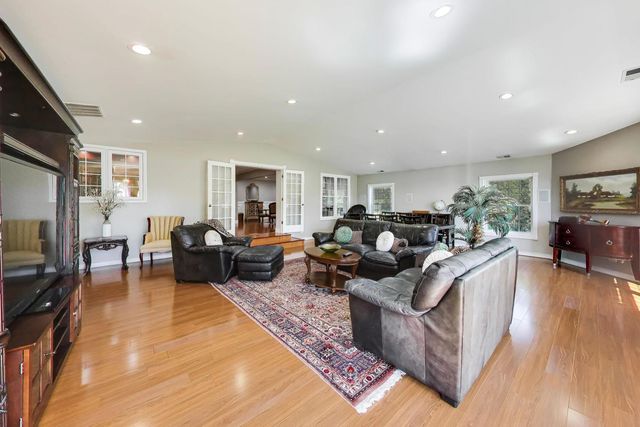 1631 E Greenwood Drive, Mount Prospect, IL 60056