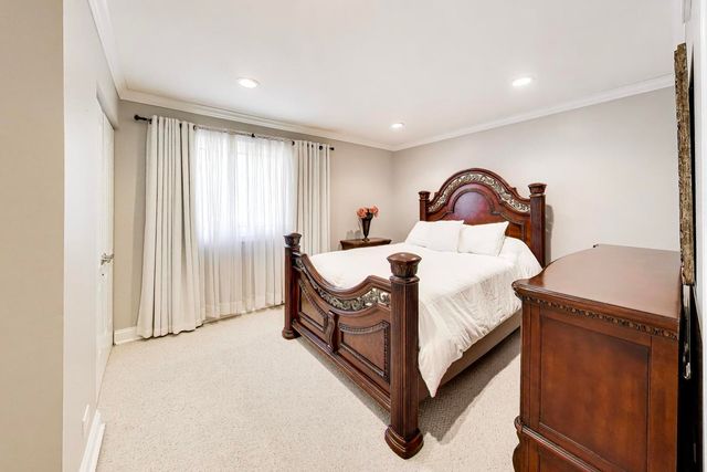 1631 E Greenwood Drive, Mount Prospect, IL 60056